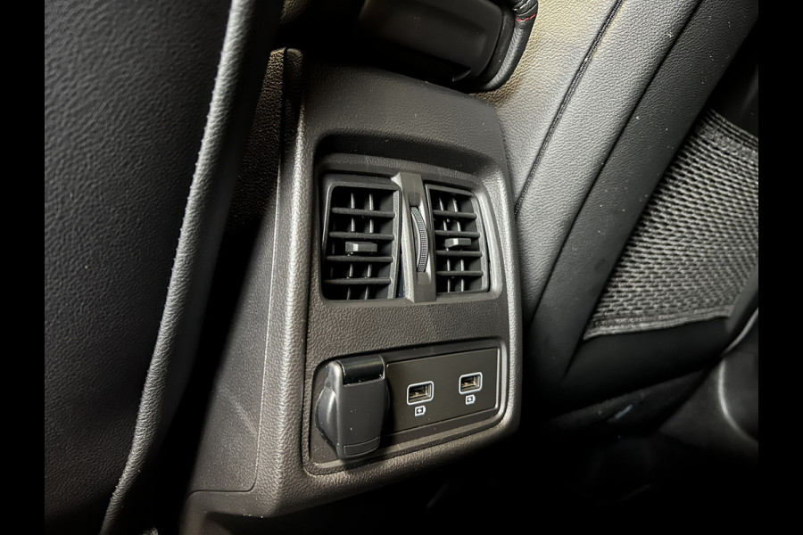 Renault Captur 1.3 TCe 160 RS Line | Groot Navi | Stoel, Stuur & voorruitverwarming | 18" | Led | 100% Dealer onderhouden!