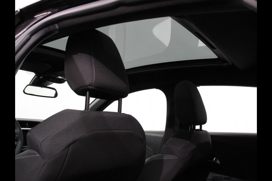 Opel Corsa 1.2 Turbo Sport Edition Climate control | Cruise control | Panoramadak | Achteruitrijcamera | Parkeersensoren | Stuurverwarming | Stoelverwarming | Apple Carplay/ Android Auto