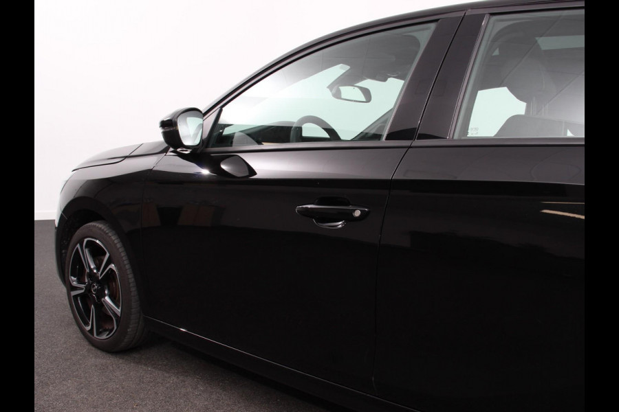 Opel Corsa 1.2 Turbo Sport Edition Climate control | Cruise control | Panoramadak | Achteruitrijcamera | Parkeersensoren | Stuurverwarming | Stoelverwarming | Apple Carplay/ Android Auto