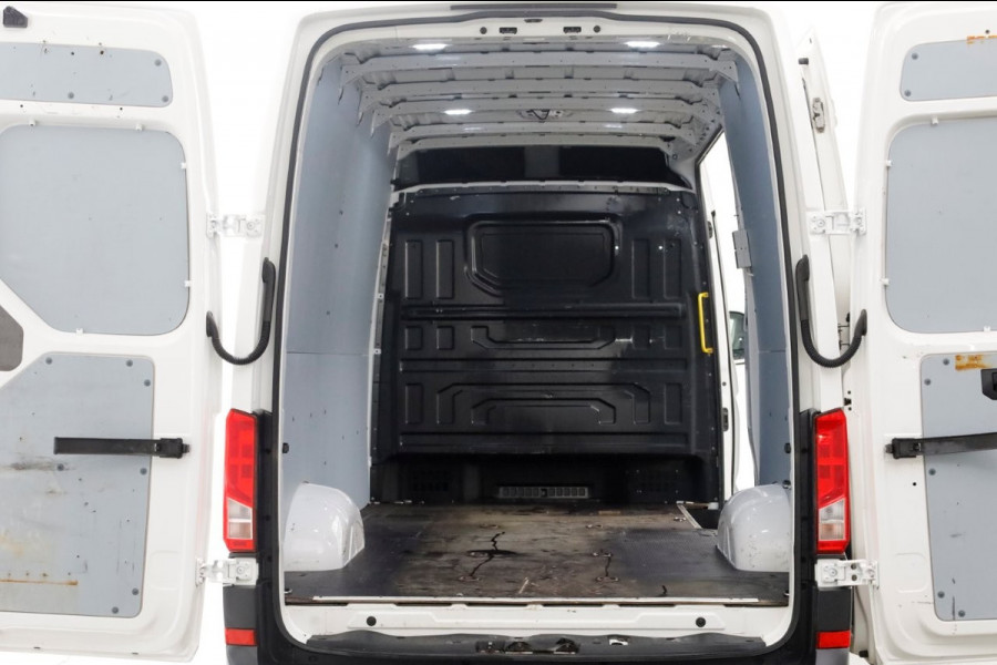 Volkswagen Crafter 35 2.0 TDI 177pk RWD L3H3 (L2H2) Airco/Camera Trekhaak 3500kg 09-2020