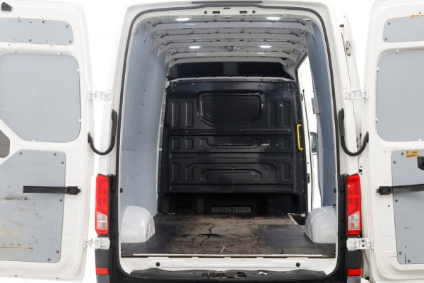 Volkswagen Crafter 35 2.0 TDI 177pk RWD L3H3 (L2H2) Airco/Camera Trekhaak 3500kg 09-2020