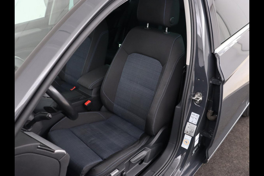 Volkswagen Passat 1.4 TSI PHEV GTE | Trekhaak | Stoelverwarming | Massage | Camera | Carplay | Navigatie | Adaptive cruise | Matrix LED | Parkeerhulp | Climate control | Plug In