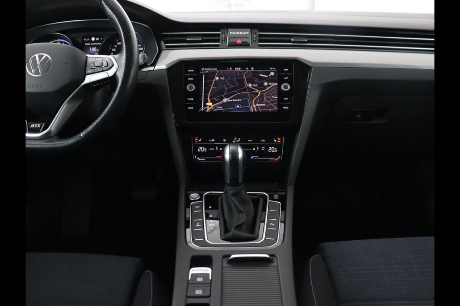 Volkswagen Passat 1.4 TSI PHEV GTE | Trekhaak | Stoelverwarming | Massage | Camera | Carplay | Navigatie | Adaptive cruise | Matrix LED | Parkeerhulp | Climate control | Plug In