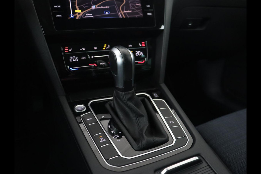 Volkswagen Passat 1.4 TSI PHEV GTE | Trekhaak | Stoelverwarming | Massage | Camera | Carplay | Navigatie | Adaptive cruise | Matrix LED | Parkeerhulp | Climate control | Plug In