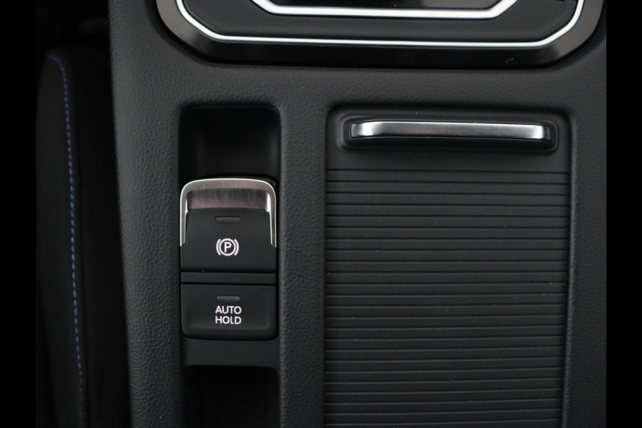 Volkswagen Passat 1.4 TSI PHEV GTE | Trekhaak | Stoelverwarming | Massage | Camera | Carplay | Navigatie | Adaptive cruise | Matrix LED | Parkeerhulp | Climate control | Plug In