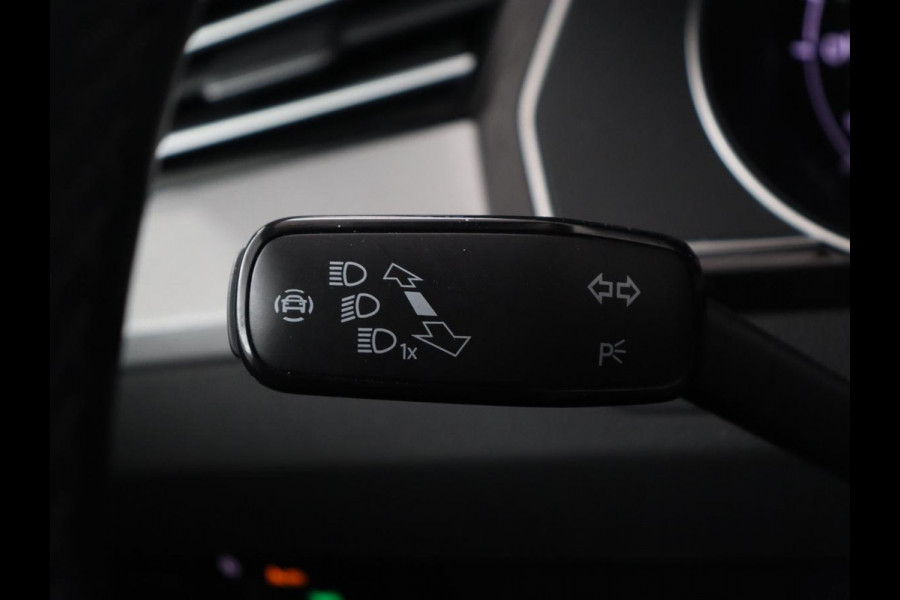 Volkswagen Passat 1.4 TSI PHEV GTE | Trekhaak | Stoelverwarming | Massage | Camera | Carplay | Navigatie | Adaptive cruise | Matrix LED | Parkeerhulp | Climate control | Plug In