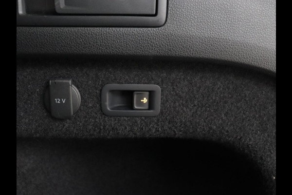 Volkswagen Passat 1.4 TSI PHEV GTE | Trekhaak | Stoelverwarming | Massage | Camera | Carplay | Navigatie | Adaptive cruise | Matrix LED | Parkeerhulp | Climate control | Plug In