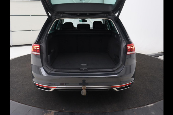 Volkswagen Passat 1.4 TSI PHEV GTE | Trekhaak | Stoelverwarming | Massage | Camera | Carplay | Navigatie | Adaptive cruise | Matrix LED | Parkeerhulp | Climate control | Plug In