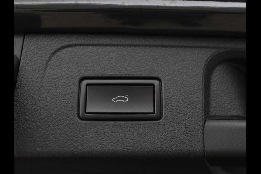 Volkswagen Passat 1.4 TSI PHEV GTE | Trekhaak | Stoelverwarming | Massage | Camera | Carplay | Navigatie | Adaptive cruise | Matrix LED | Parkeerhulp | Climate control | Plug In