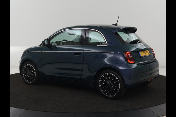 Fiat 500 La Prima 42 kWh | Panoramadak | Adaptive cruise | Leder | Camera | Keyless | Carplay | Parkeerhulp | Full LED | Side Assist | Climate control