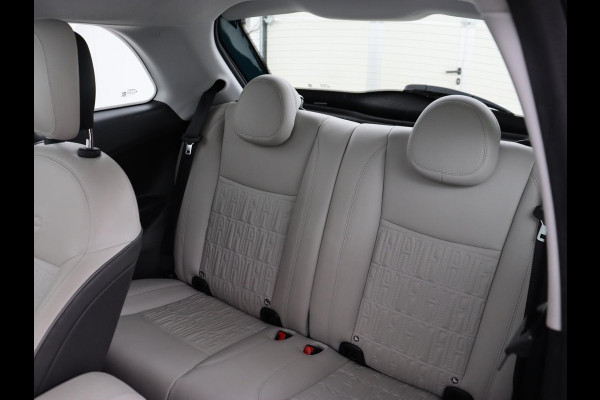Fiat 500 La Prima 42 kWh | Panoramadak | Adaptive cruise | Leder | Camera | Keyless | Carplay | Parkeerhulp | Full LED | Side Assist | Climate control