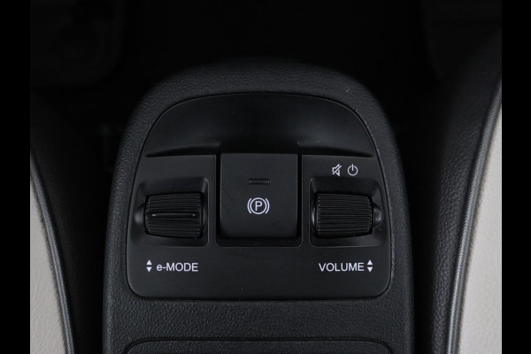 Fiat 500 La Prima 42 kWh | Panoramadak | Adaptive cruise | Leder | Camera | Keyless | Carplay | Parkeerhulp | Full LED | Side Assist | Climate control