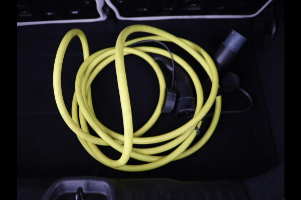 Fiat 500 La Prima 42 kWh | Panoramadak | Adaptive cruise | Leder | Camera | Keyless | Carplay | Parkeerhulp | Full LED | Side Assist | Climate control