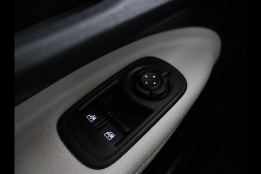 Fiat 500 La Prima 42 kWh | Panoramadak | Adaptive cruise | Leder | Camera | Keyless | Carplay | Parkeerhulp | Full LED | Side Assist | Climate control