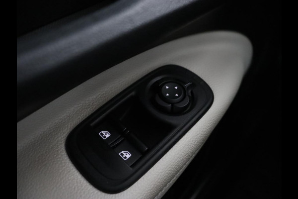 Fiat 500 La Prima 42 kWh | Panoramadak | Adaptive cruise | Leder | Camera | Keyless | Carplay | Parkeerhulp | Full LED | Side Assist | Climate control