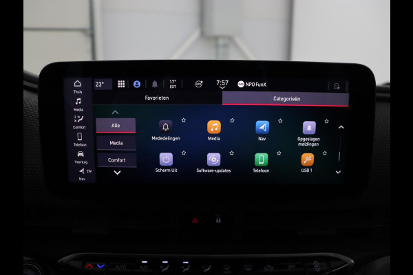 Fiat 500 La Prima 42 kWh | Panoramadak | Adaptive cruise | Leder | Camera | Keyless | Carplay | Parkeerhulp | Full LED | Side Assist | Climate control