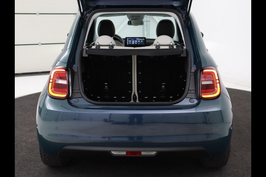 Fiat 500 La Prima 42 kWh | Panoramadak | Adaptive cruise | Leder | Camera | Keyless | Carplay | Parkeerhulp | Full LED | Side Assist | Climate control