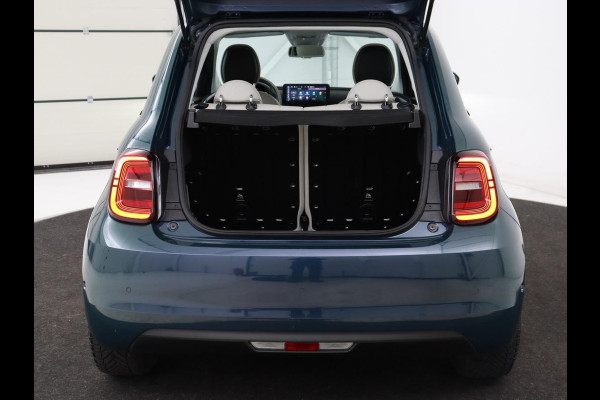 Fiat 500 La Prima 42 kWh | Panoramadak | Adaptive cruise | Leder | Camera | Keyless | Carplay | Parkeerhulp | Full LED | Side Assist | Climate control