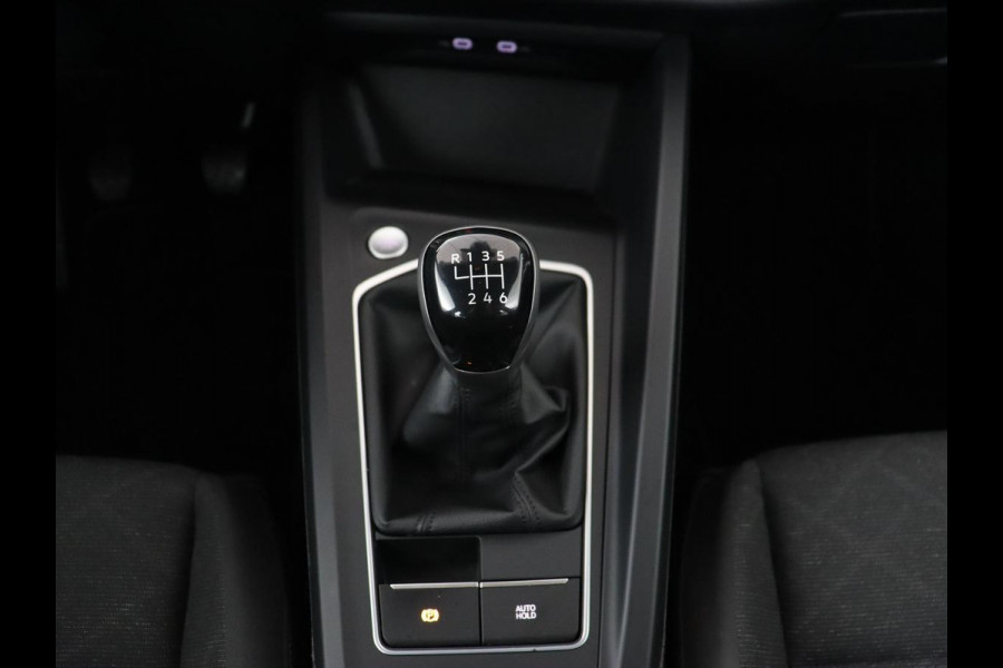 Volkswagen Golf 1.0 TSI Life | Carplay | Navigatie | Adaptive cruise | Sfeerverlichting | Full LED | Climate control | Parkeerhulp | Keyless Start