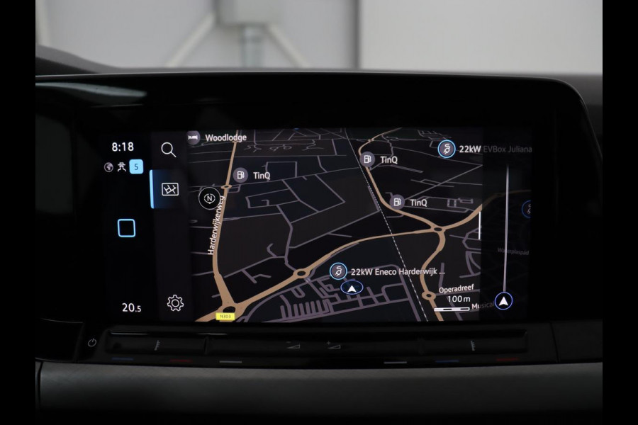 Volkswagen Golf 1.0 TSI Life | Carplay | Navigatie | Adaptive cruise | Sfeerverlichting | Full LED | Climate control | Parkeerhulp | Keyless Start