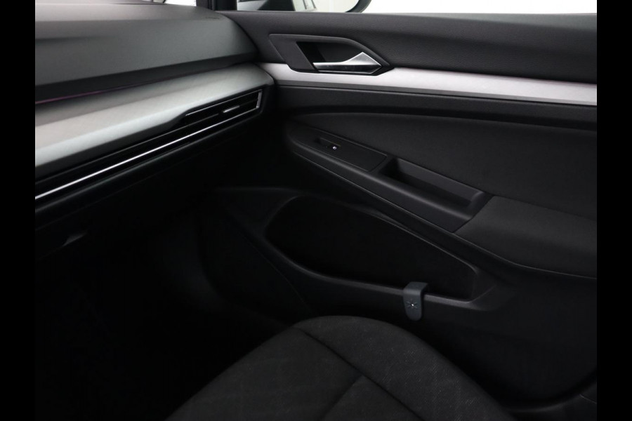 Volkswagen Golf 1.0 TSI Life | Carplay | Navigatie | Adaptive cruise | Sfeerverlichting | Full LED | Climate control | Parkeerhulp | Keyless Start