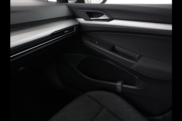 Volkswagen Golf 1.0 TSI Life | Carplay | Navigatie | Adaptive cruise | Sfeerverlichting | Full LED | Climate control | Parkeerhulp | Keyless Start