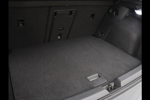 Volkswagen Golf 1.0 TSI Life | Carplay | Navigatie | Adaptive cruise | Sfeerverlichting | Full LED | Climate control | Parkeerhulp | Keyless Start