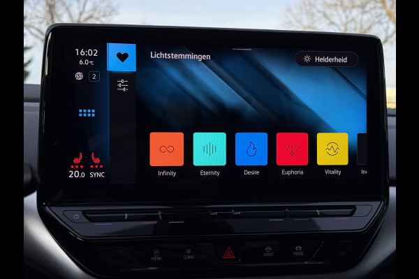 Volkswagen ID.4 Max 77 kWh | Warmtepomp | Panorama | IQ-Light | 360 Camera |