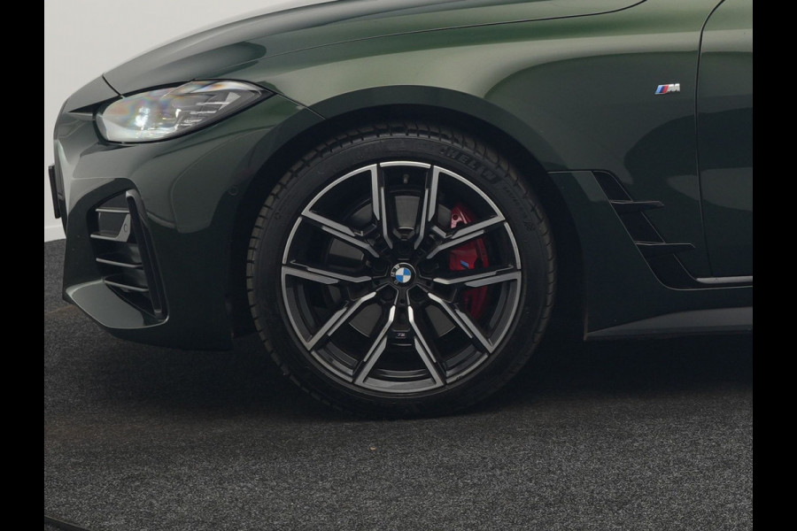 BMW 4 Serie Gran Coupé 430i M Sport 245pk Dealer O.H Sanremo Green | Panodak | Lederen Competition Stoelen Memory & Verwarmd | Adaptive Onderstel | 360 Camera | Harman & Kardon | 19" L.M | Carbon | Apple Carplay | Navigatie | Blis | Virtual | DAB |