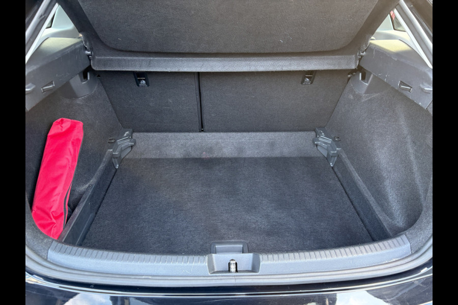 Volkswagen Taigo 1.0 TSI Life Business | Panodak | IQ Light | Keyless | Prijs Rijklaar!!