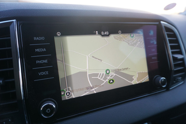 Škoda Karoq 1.0 TSI Business | TREKHAAK | STOELVERWARMING | METALLIC WIT | ACC | VIRTUAL COCKPIT |