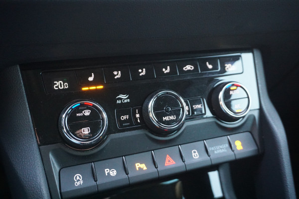 Škoda Karoq 1.0 TSI Business | TREKHAAK | STOELVERWARMING | METALLIC WIT | ACC | VIRTUAL COCKPIT |