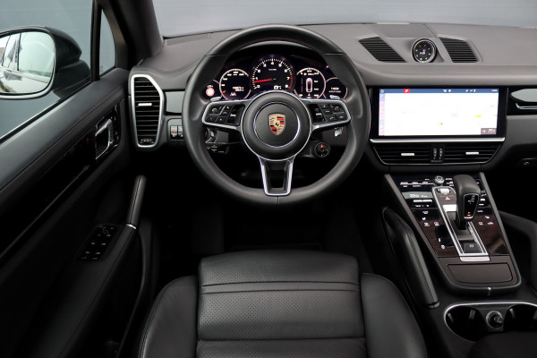 Porsche Cayenne Coupé 3.0 Aut8 | Luchtvering | Panoramadak | BOSE | Trekhaak | Leder | Memory | Stoelverwarming V+A | PDLS | Sport-Chrono-pakket | Soft-Close | Verwarmd Stuurwiel |