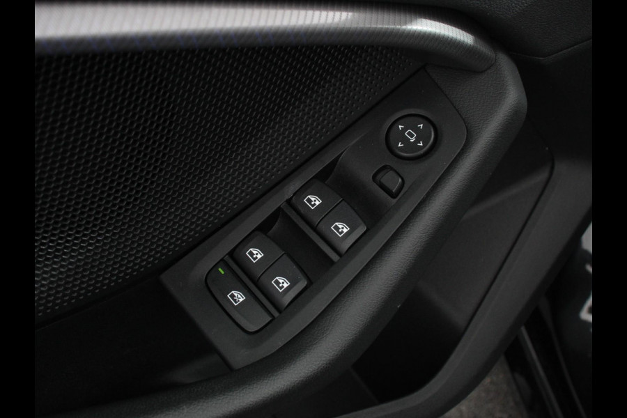 BMW 1-serie 118i Automaat High Executive | Navigatie | Apple Carplay/Android Auto | Parkeersensoren | Virtual Cockpit | Stoelverwarming | Cruise Control | Ledverlichting | Sfeerverlichting | Getinte ramen | Climate Control