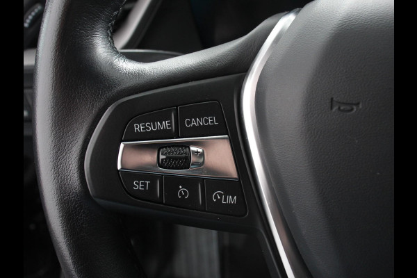 BMW 1-serie 118i Automaat High Executive | Navigatie | Apple Carplay/Android Auto | Parkeersensoren | Virtual Cockpit | Stoelverwarming | Cruise Control | Ledverlichting | Sfeerverlichting | Getinte ramen | Climate Control