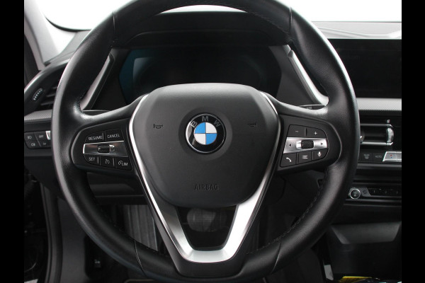 BMW 1-serie 118i Automaat High Executive | Navigatie | Apple Carplay/Android Auto | Parkeersensoren | Virtual Cockpit | Stoelverwarming | Cruise Control | Ledverlichting | Sfeerverlichting | Getinte ramen | Climate Control