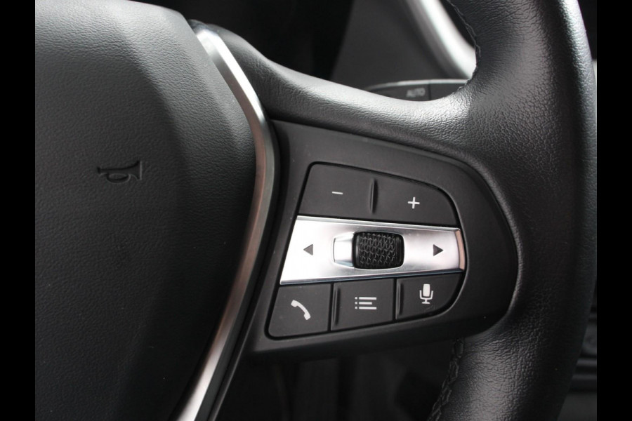 BMW 1-serie 118i Automaat High Executive | Navigatie | Apple Carplay/Android Auto | Parkeersensoren | Virtual Cockpit | Stoelverwarming | Cruise Control | Ledverlichting | Sfeerverlichting | Getinte ramen | Climate Control