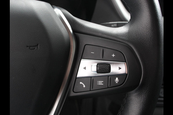 BMW 1-serie 118i Automaat High Executive | Navigatie | Apple Carplay/Android Auto | Parkeersensoren | Virtual Cockpit | Stoelverwarming | Cruise Control | Ledverlichting | Sfeerverlichting | Getinte ramen | Climate Control