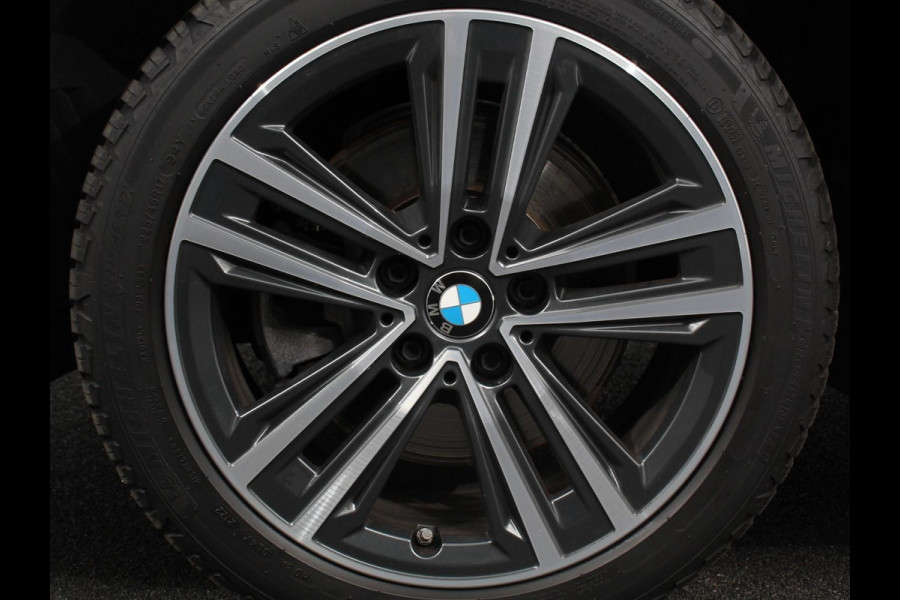 BMW 1-serie 118i Automaat High Executive | Navigatie | Apple Carplay/Android Auto | Parkeersensoren | Virtual Cockpit | Stoelverwarming | Cruise Control | Ledverlichting | Sfeerverlichting | Getinte ramen | Climate Control