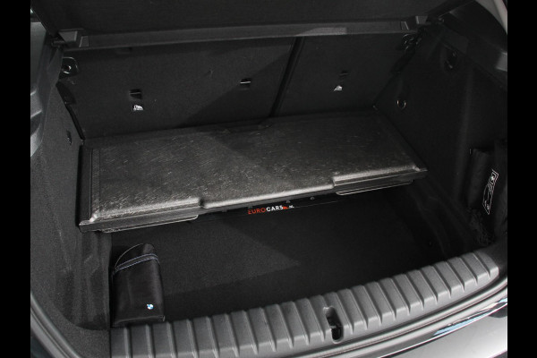 BMW 1-serie 118i Automaat High Executive | Navigatie | Apple Carplay/Android Auto | Parkeersensoren | Virtual Cockpit | Stoelverwarming | Cruise Control | Ledverlichting | Sfeerverlichting | Getinte ramen | Climate Control