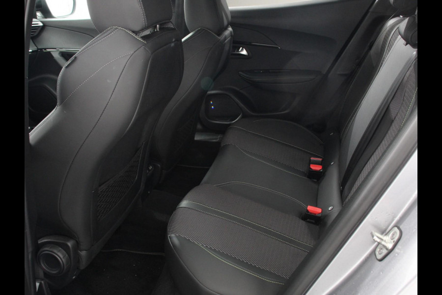 Peugeot 2008 1.2 PureTech 130 GT Automaat Clima Control Camera Achter Navigatie d.m.v. Apple Carplay / Android auto Velgen 17 inch