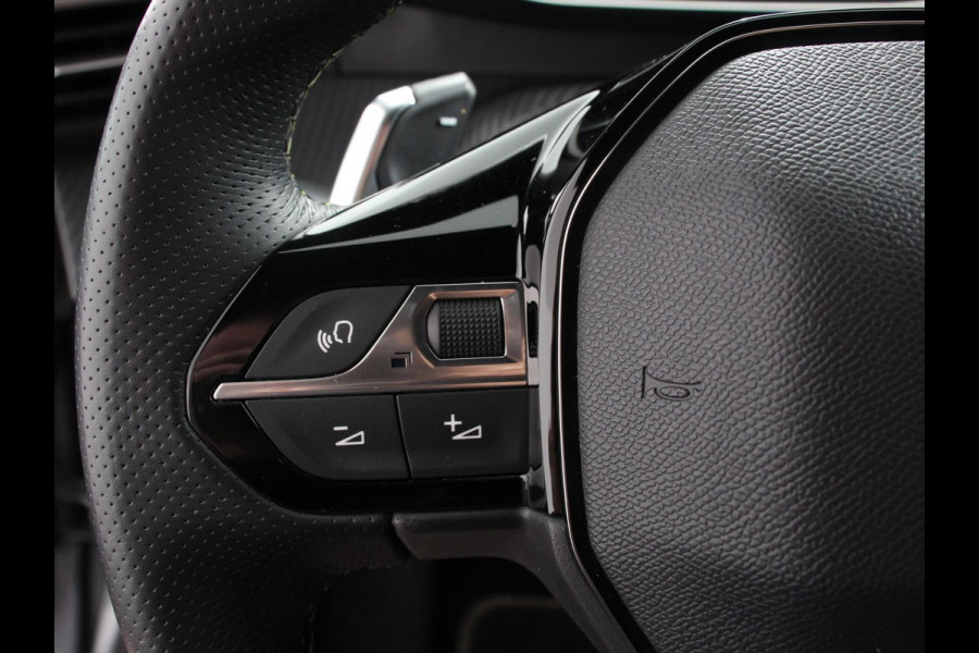 Peugeot 2008 1.2 PureTech 130 GT Automaat Clima Control Camera Achter Navigatie d.m.v. Apple Carplay / Android auto Velgen 17 inch