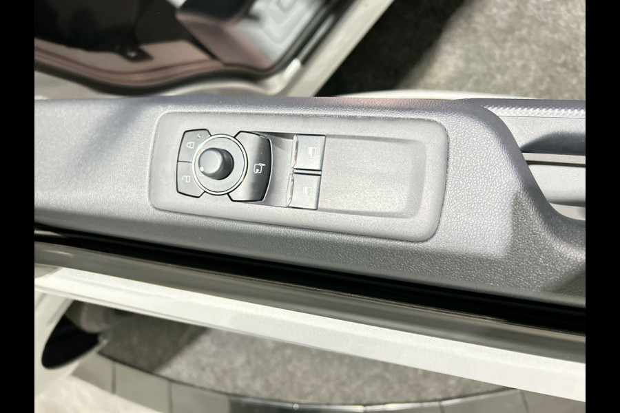 Ford E-Transit Custom 340 L2H1 Limited 71 kWh 218PK Camera | Navi | Trekhaak | 2x Schuifdeur | Nieuw! Wordt verwacht