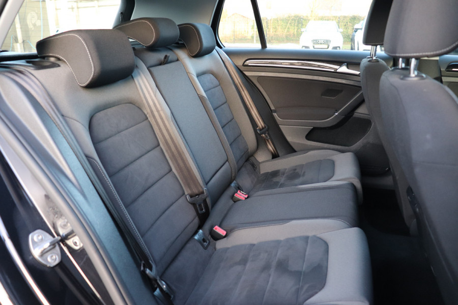 Volkswagen Golf 1.5 TSI DSG Massage LED Virt. Display