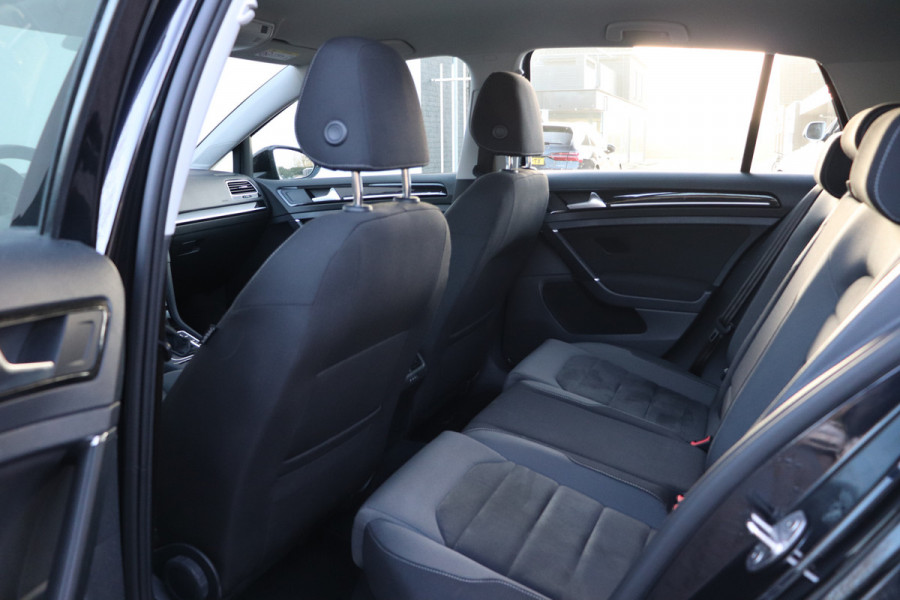 Volkswagen Golf 1.5 TSI DSG Massage LED Virt. Display