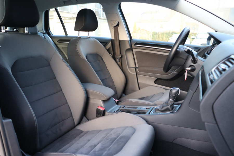 Volkswagen Golf 1.5 TSI DSG Massage LED Virt. Display