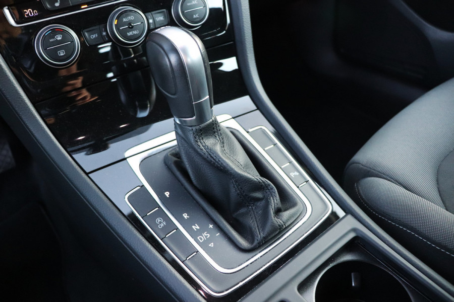 Volkswagen Golf 1.5 TSI DSG Massage LED Virt. Display