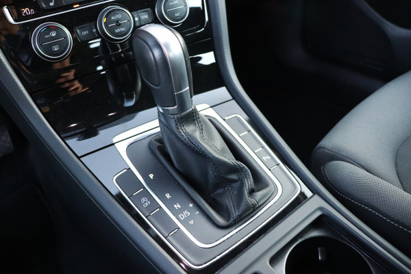 Volkswagen Golf 1.5 TSI DSG Massage LED Virt. Display