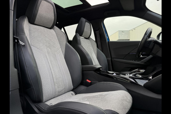 Peugeot e-2008 EV GT Pack 50 kWh | 3D Cockpit | Camera | Panorama | Sfeer Verlichting |