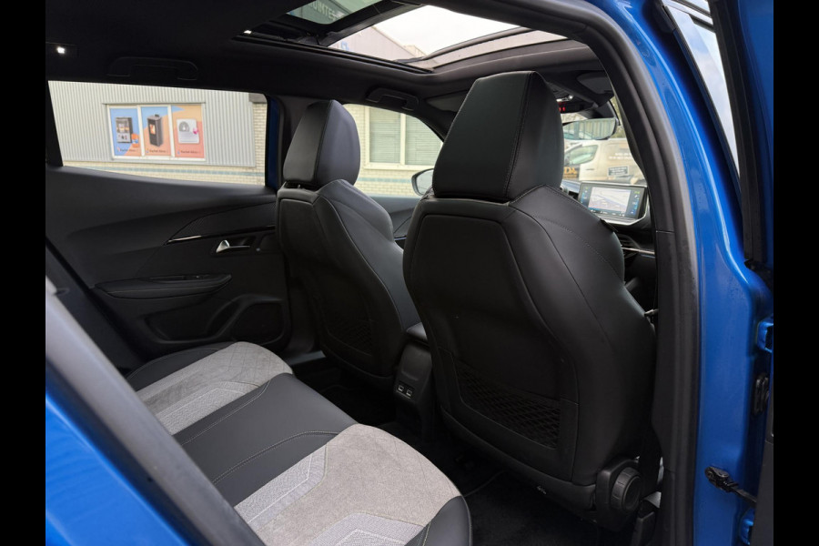 Peugeot e-2008 EV GT Pack 50 kWh | 3D Cockpit | Camera | Panorama | Sfeer Verlichting |